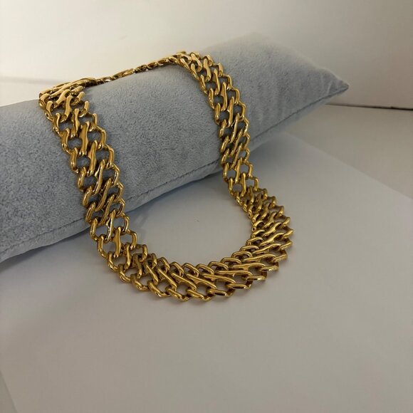 Gold Tone Interlocked Chain Link Choker Necklace Fold Over Clasp Chunky Classic - Picture 3 of 6